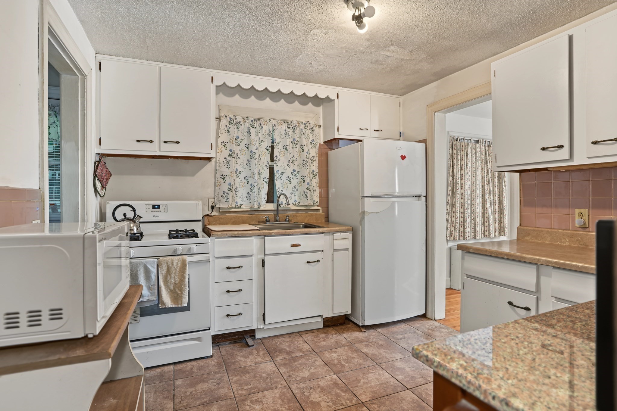 675 Burncoat Street Property Photo 7