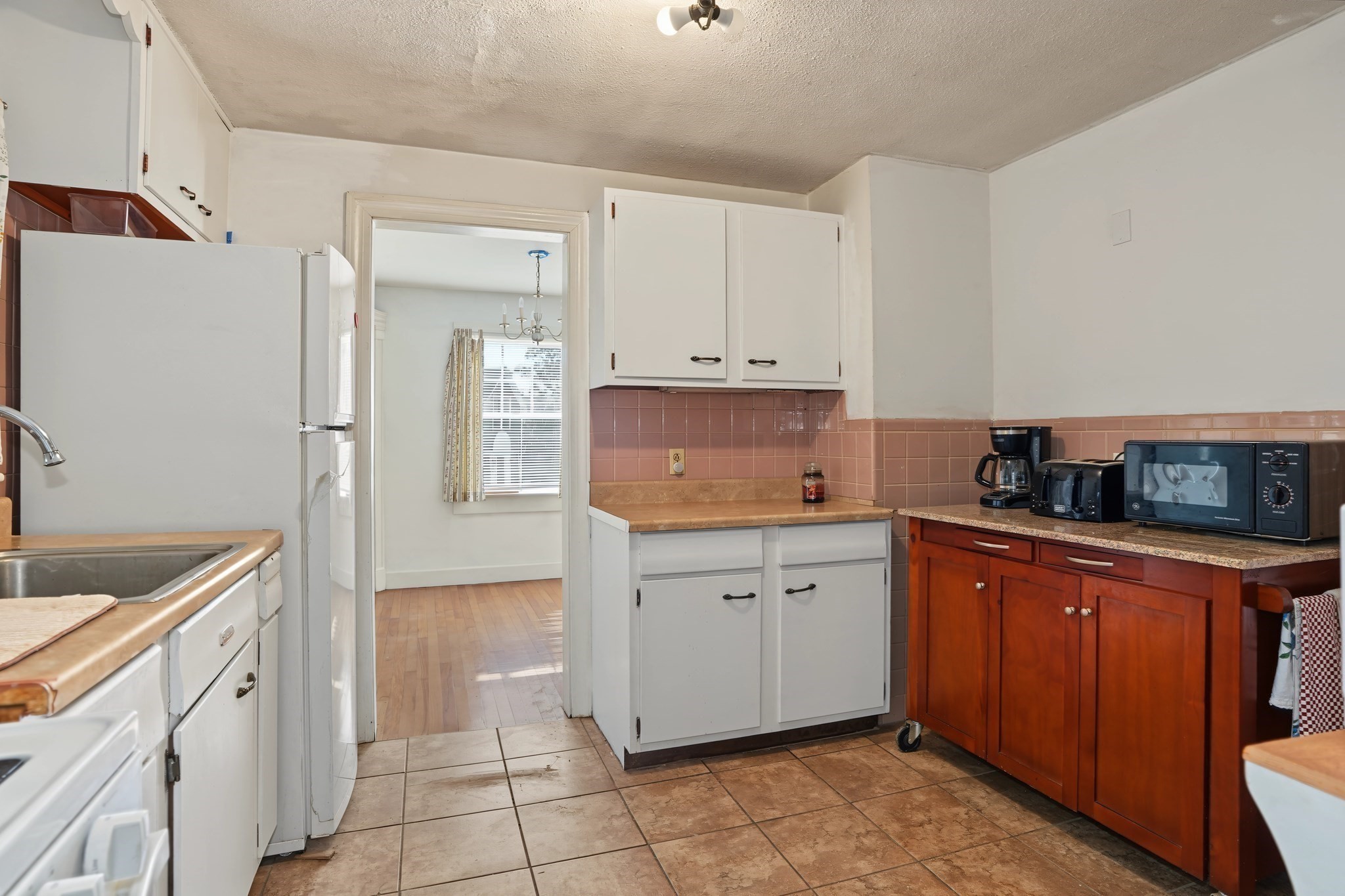 675 Burncoat Street Property Photo 8