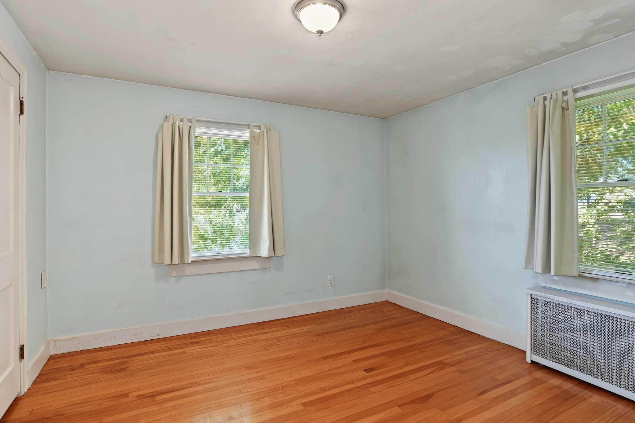 675 Burncoat Street Property Photo 9