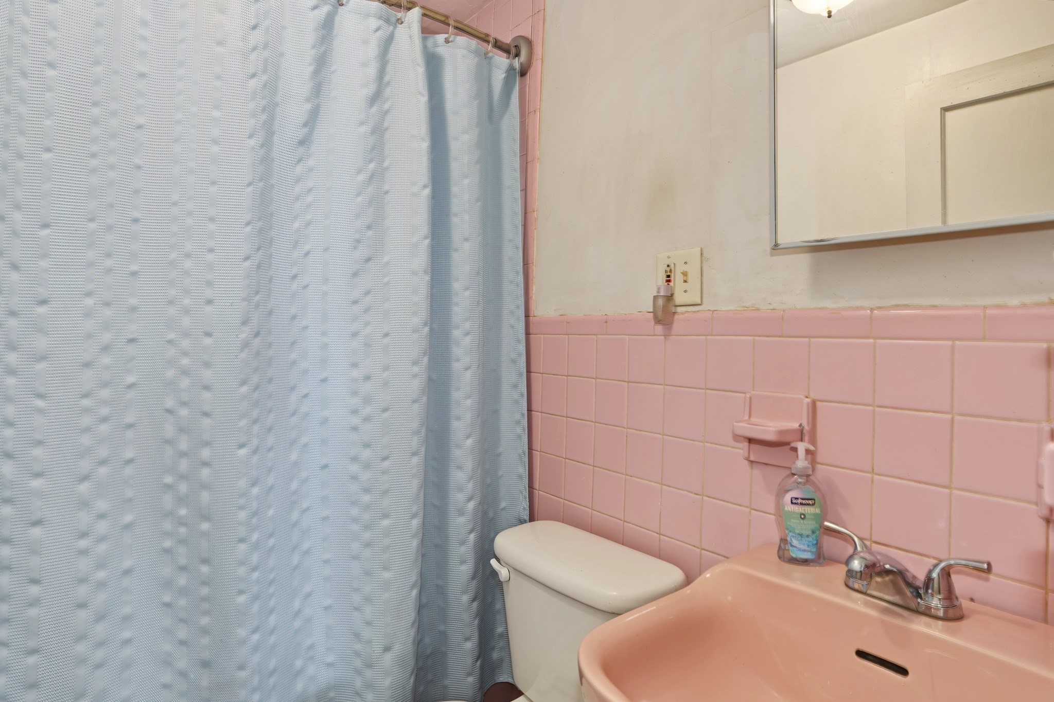 675 Burncoat Street Property Photo 11
