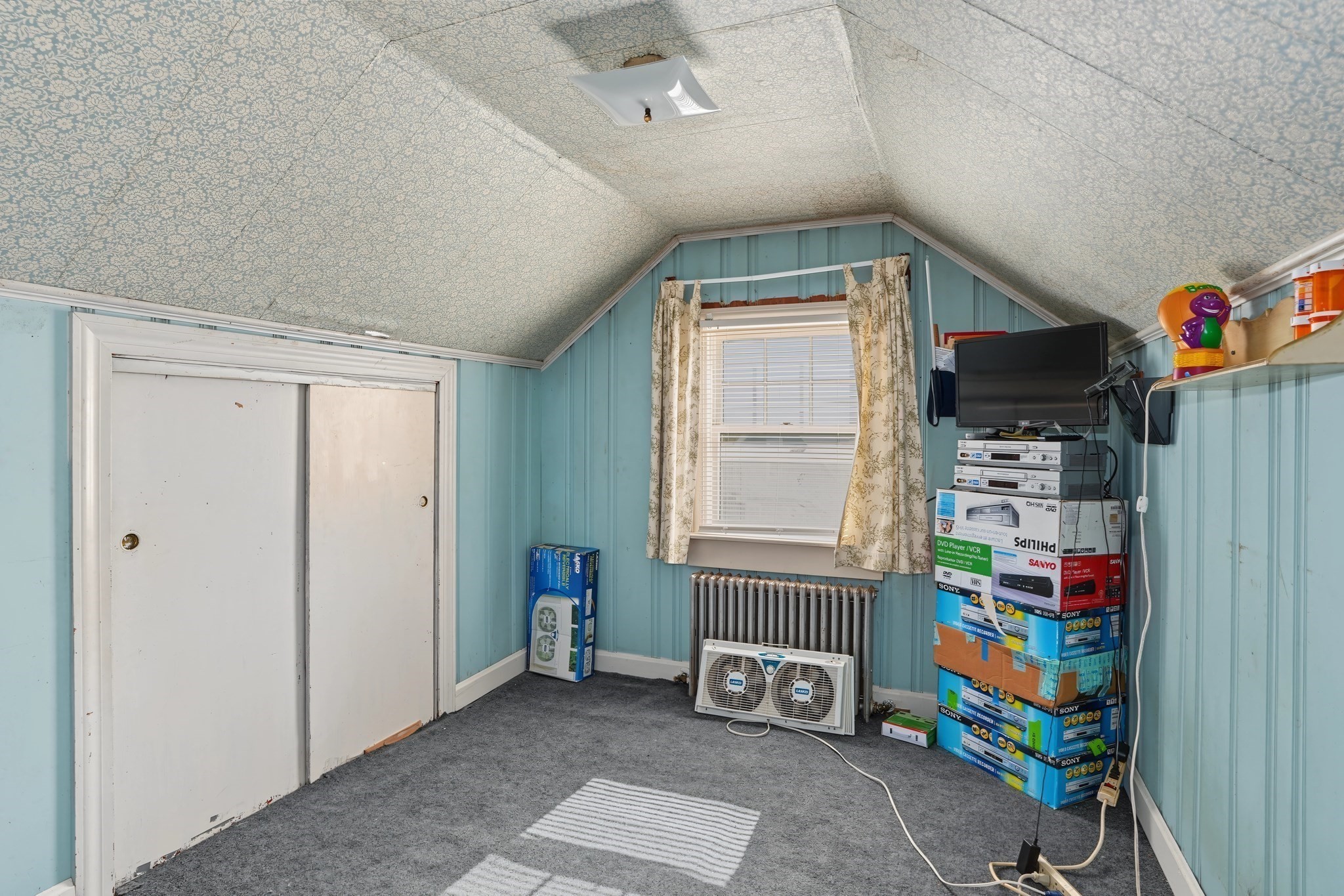 675 Burncoat Street Property Photo 16