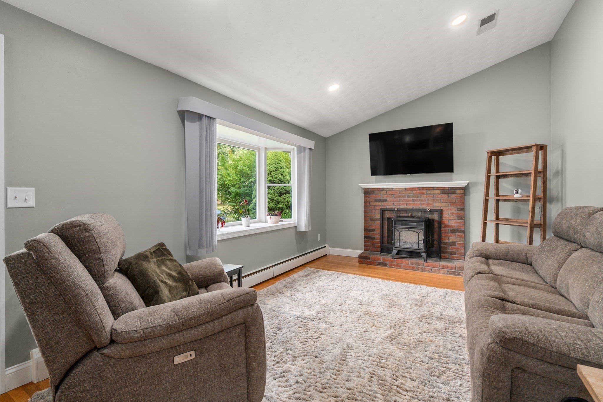 18 Julie Ave Property Photo 10