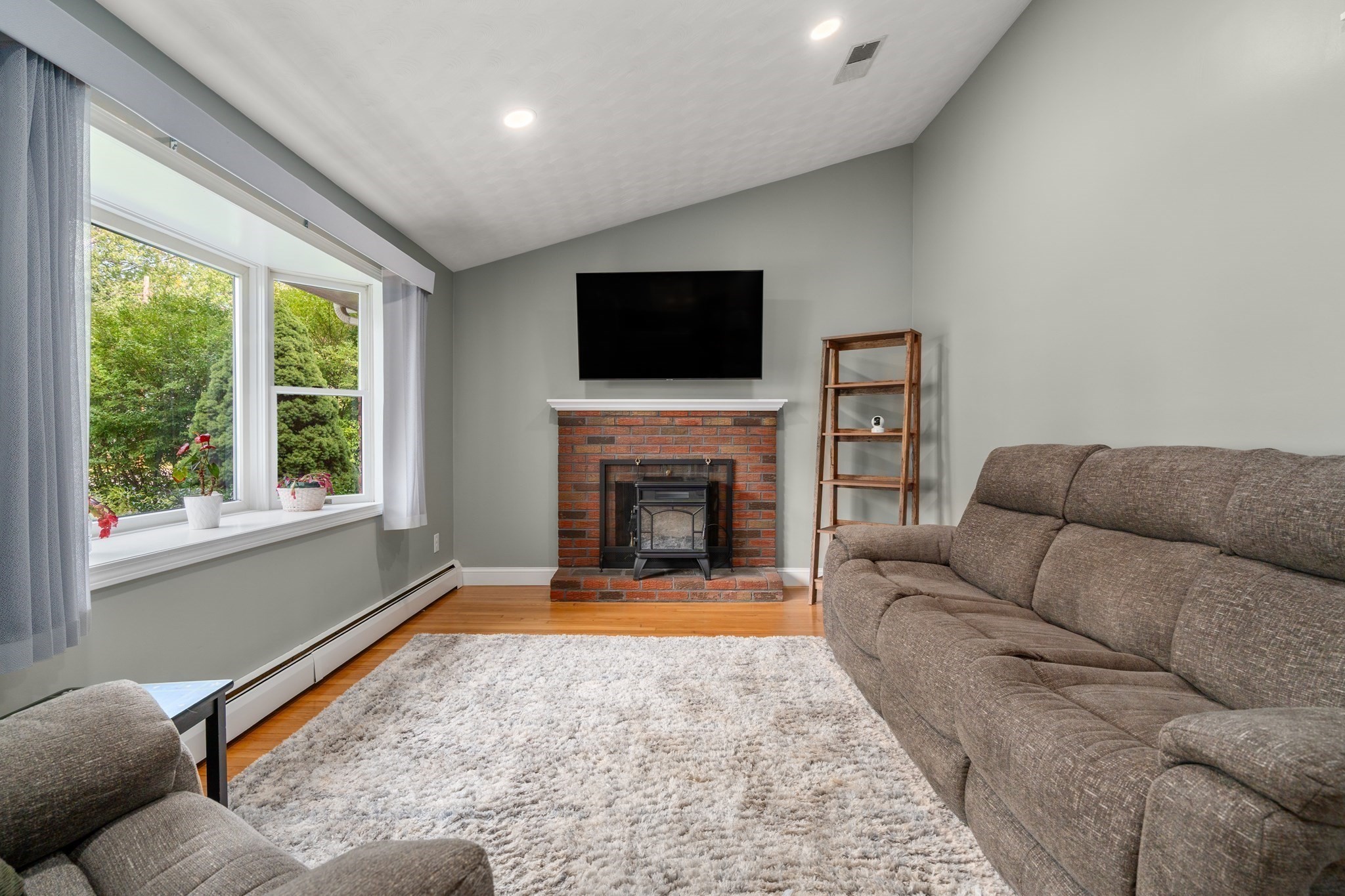 18 Julie Ave Property Photo 11
