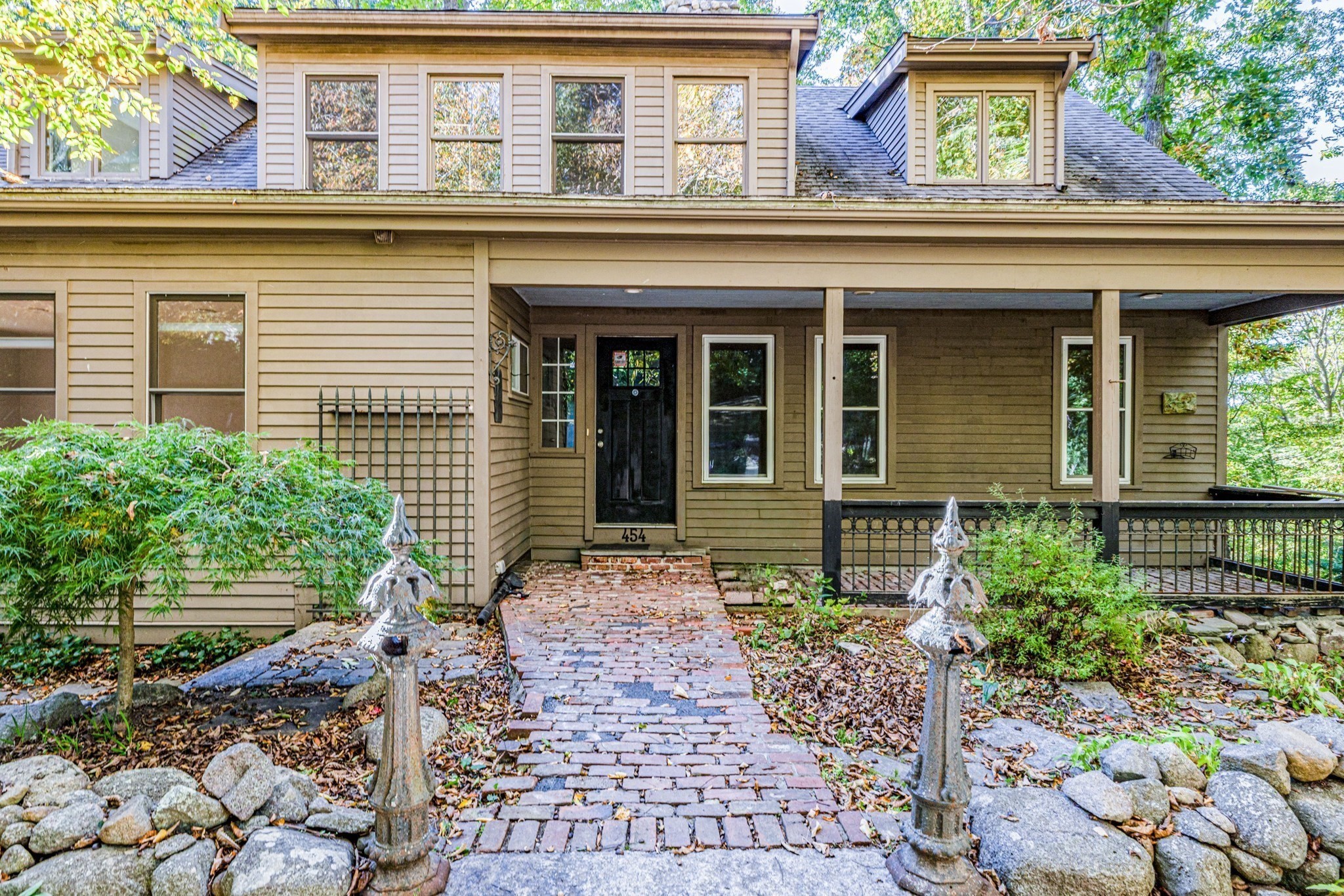 454 Spring St Property Photo 3