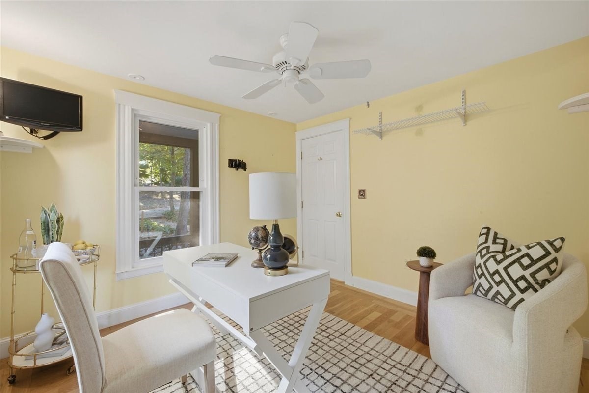 454 Spring St Property Photo 10