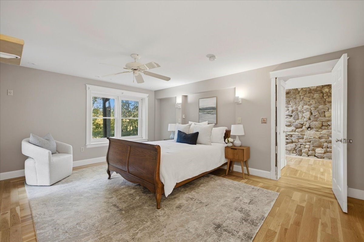 454 Spring St Property Photo 11