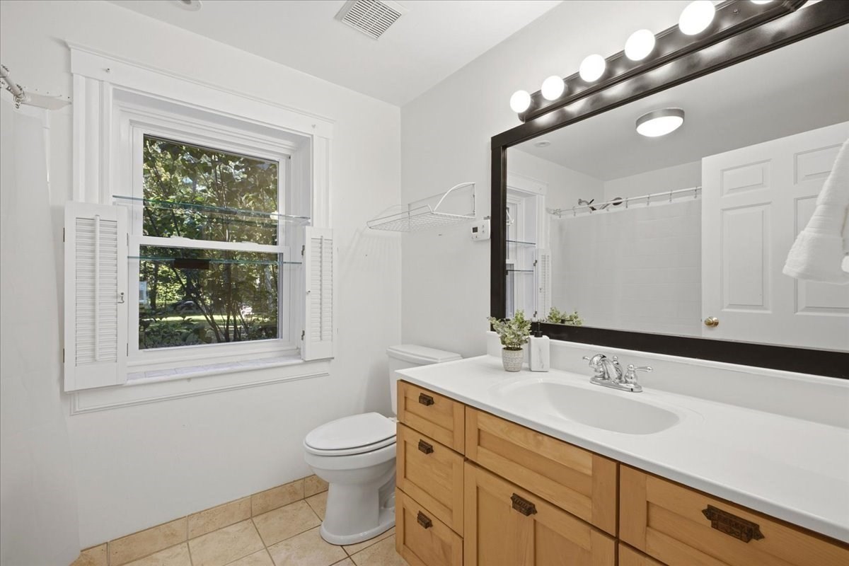 454 Spring St Property Photo 12