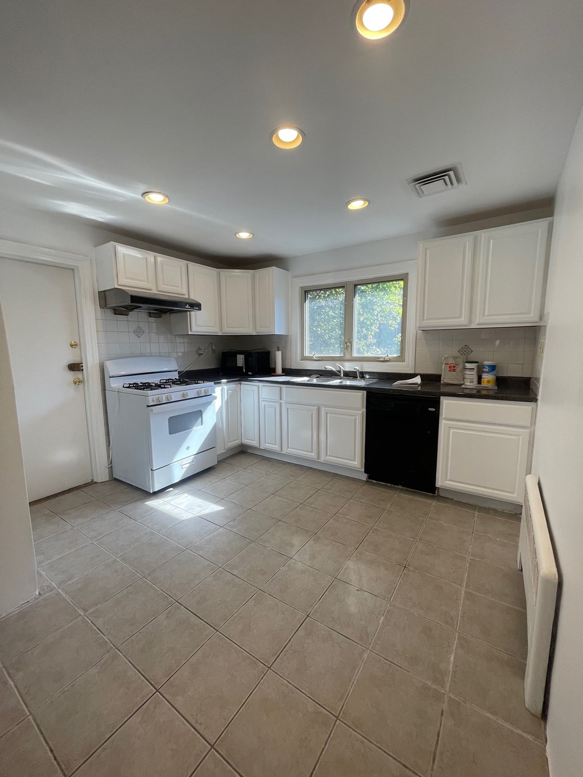 275 Tappan St # 2 Property Photo 6