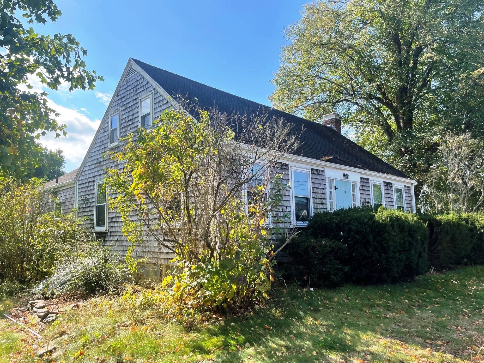 1118 Pleasant St Property Photo 1