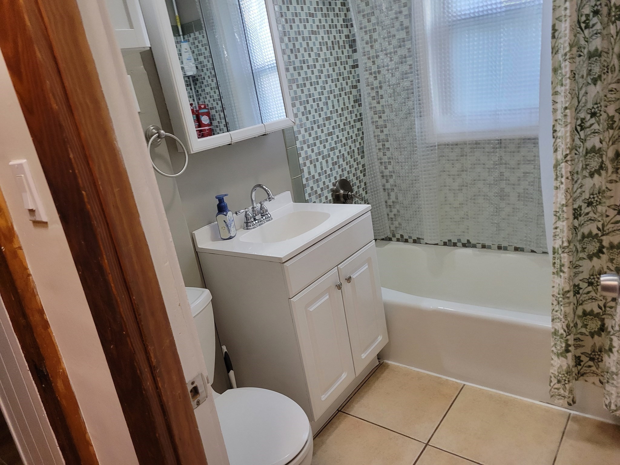 18-20 Roselin Ave # 2 Property Photo 5