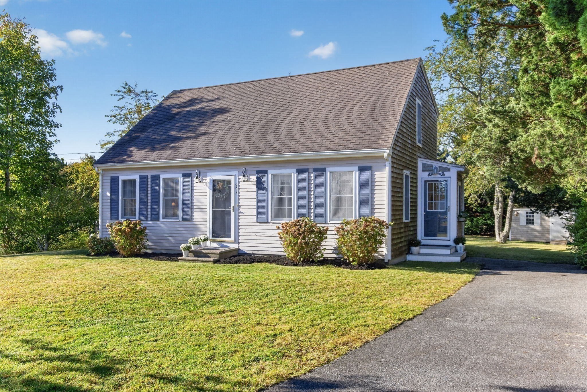 908 Shore Rd Property Photo 4