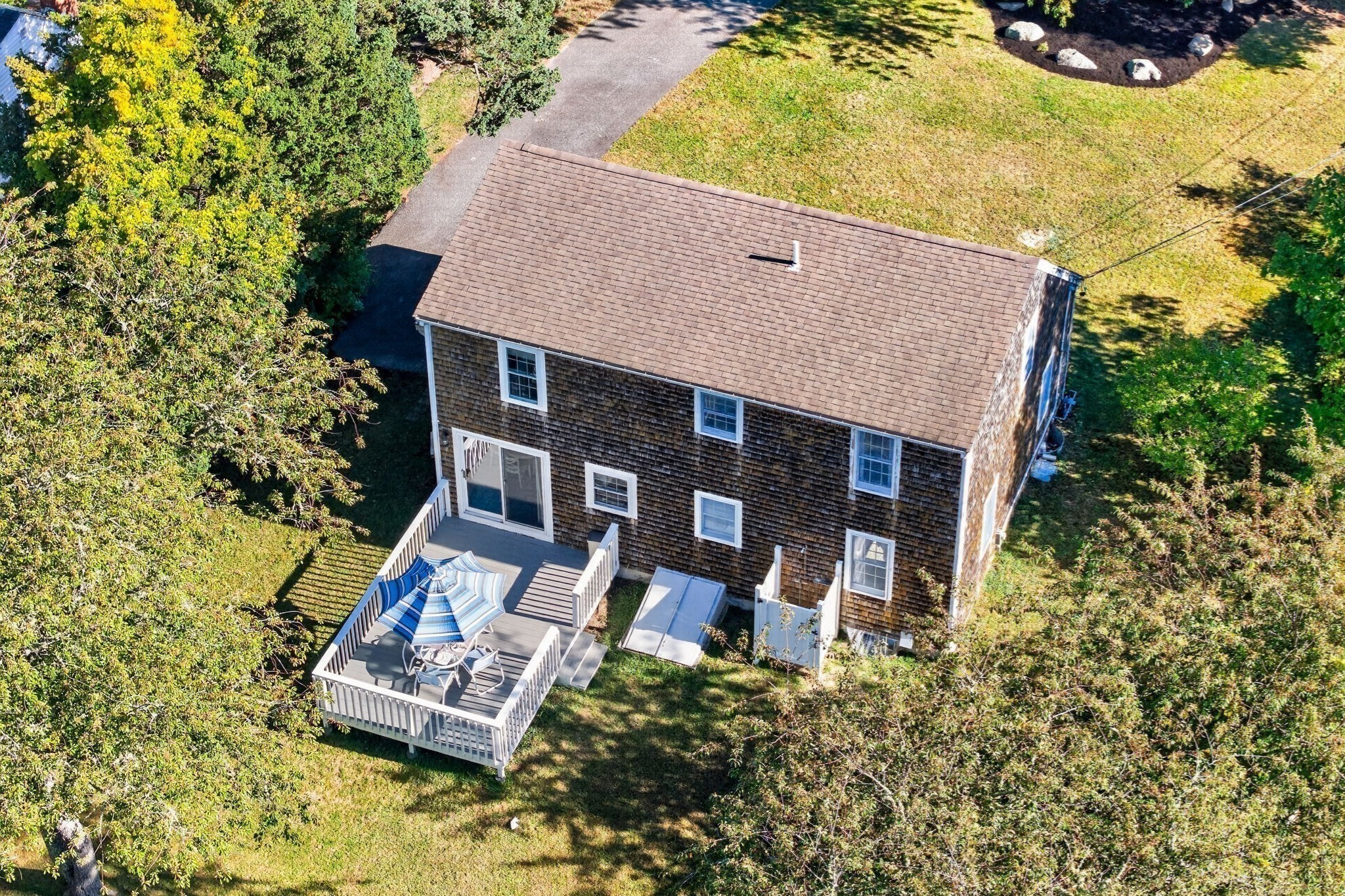 908 Shore Rd Property Photo 5