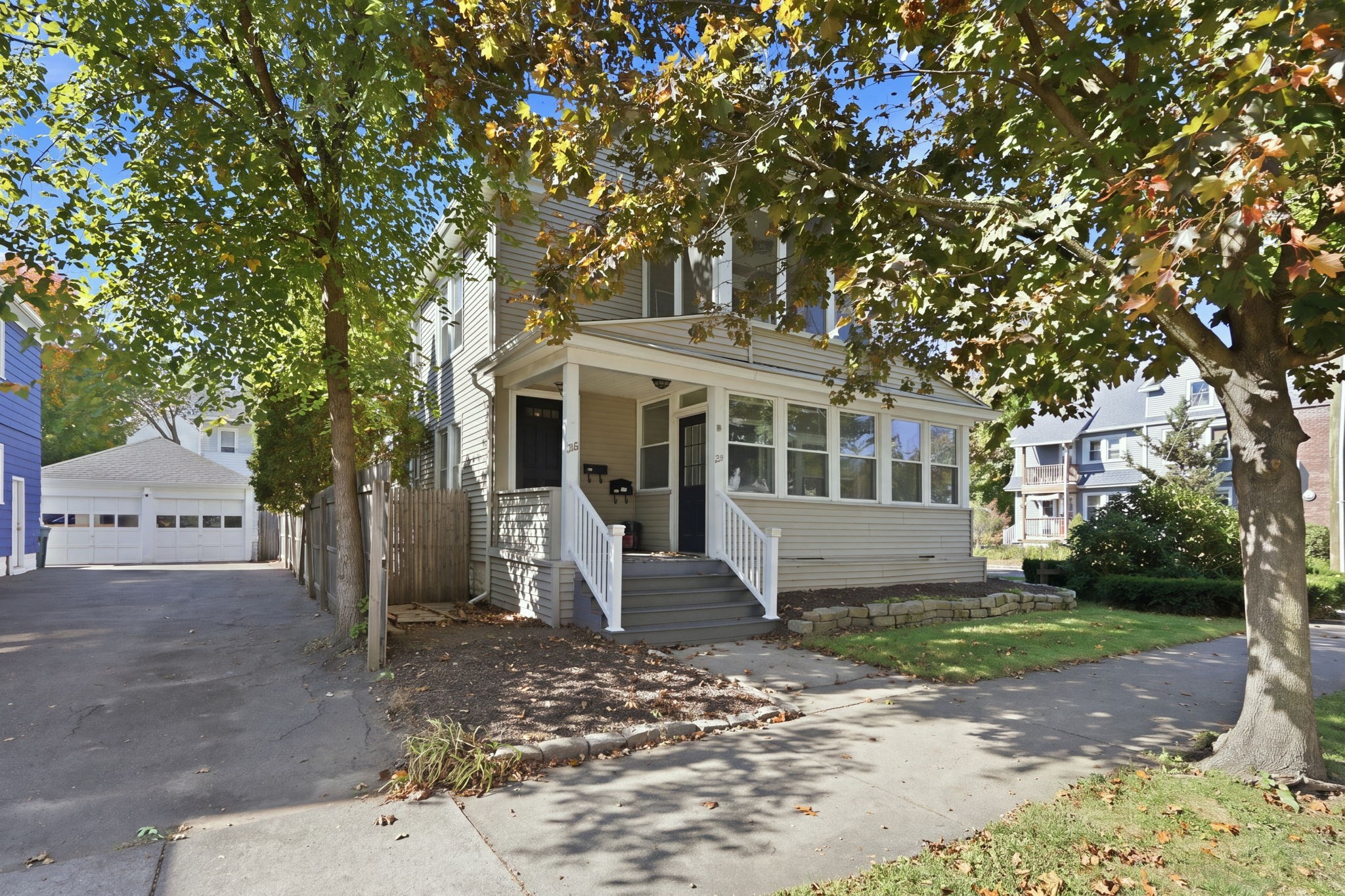 124-126 Woodlawn St Property Photo 3
