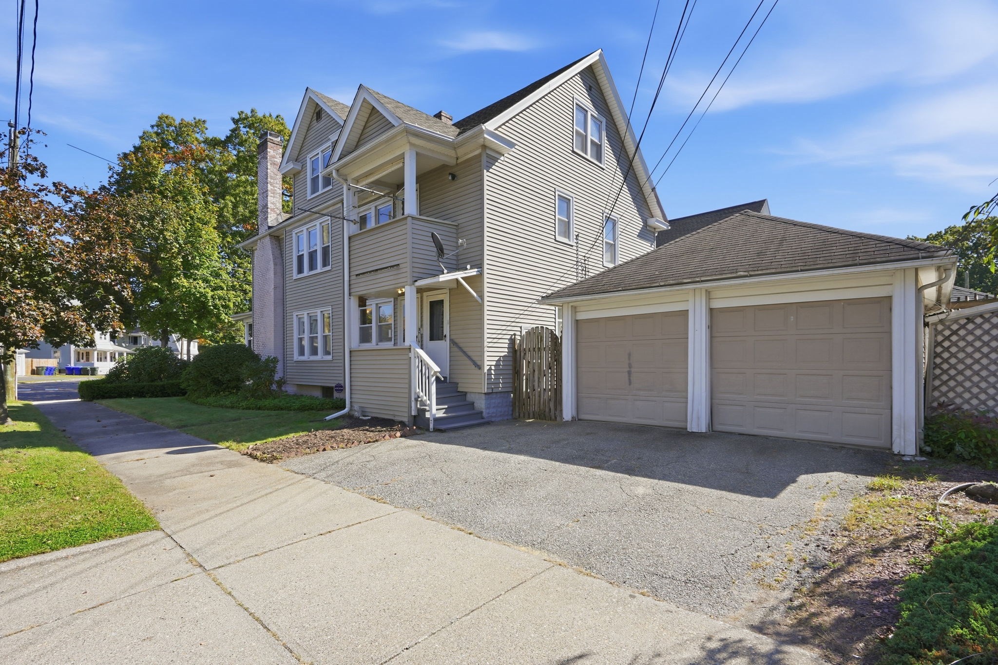 124-126 Woodlawn St Property Photo 5