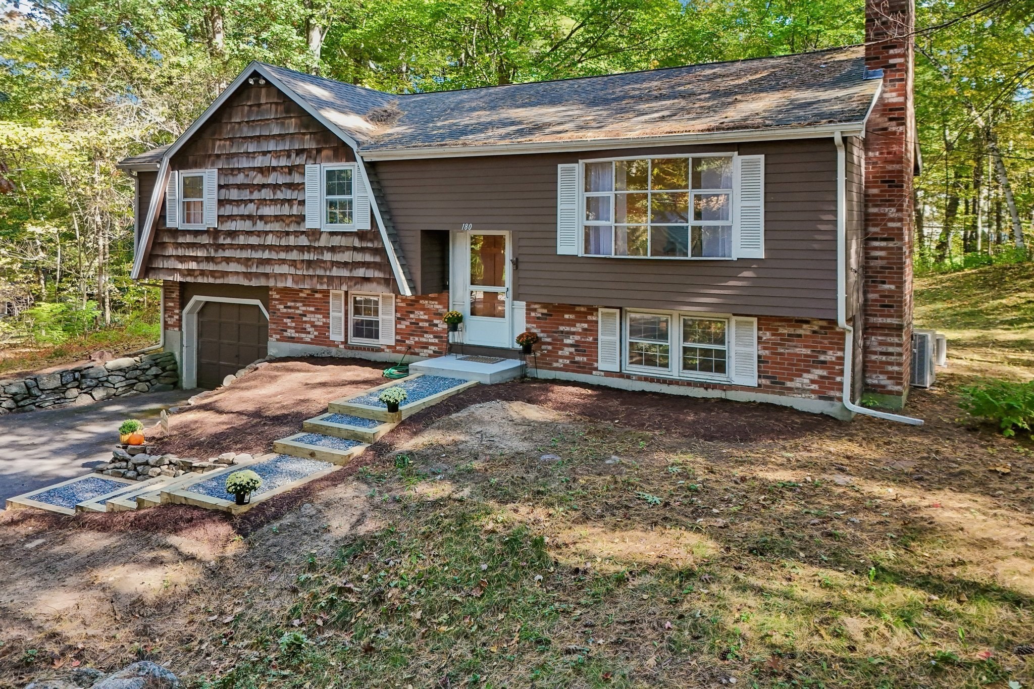 180 Hudson Rd Property Photo 1
