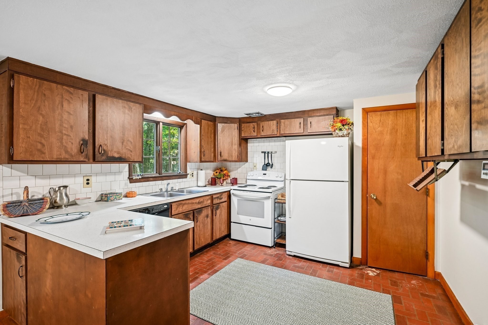180 Hudson Rd Property Photo 11