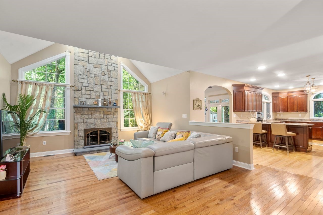 20 Fern Brook Cir Property Photo 1