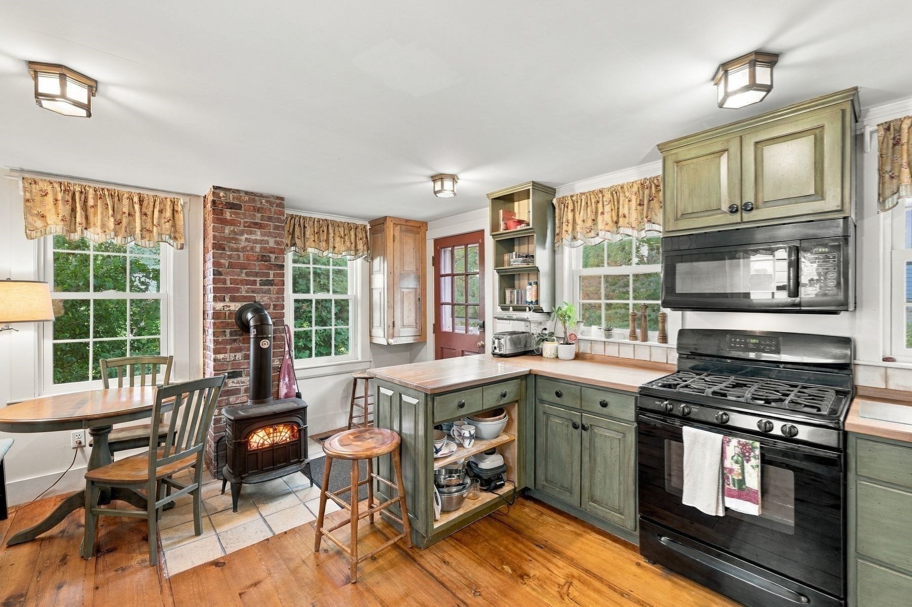4 Washington Square Property Photo 10