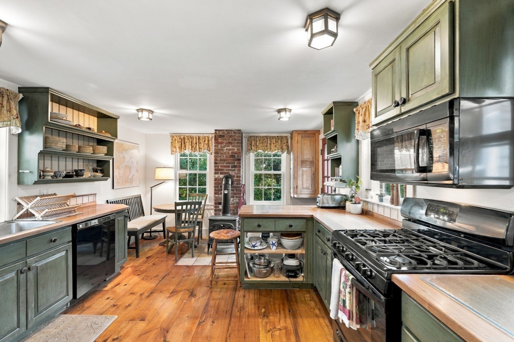 4 Washington Square Property Photo 12