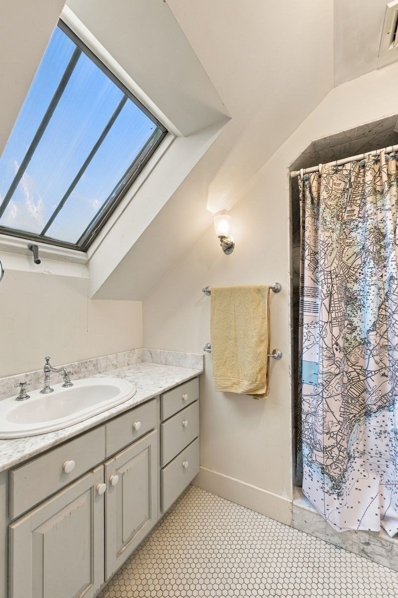 4 Washington Square Property Photo 31