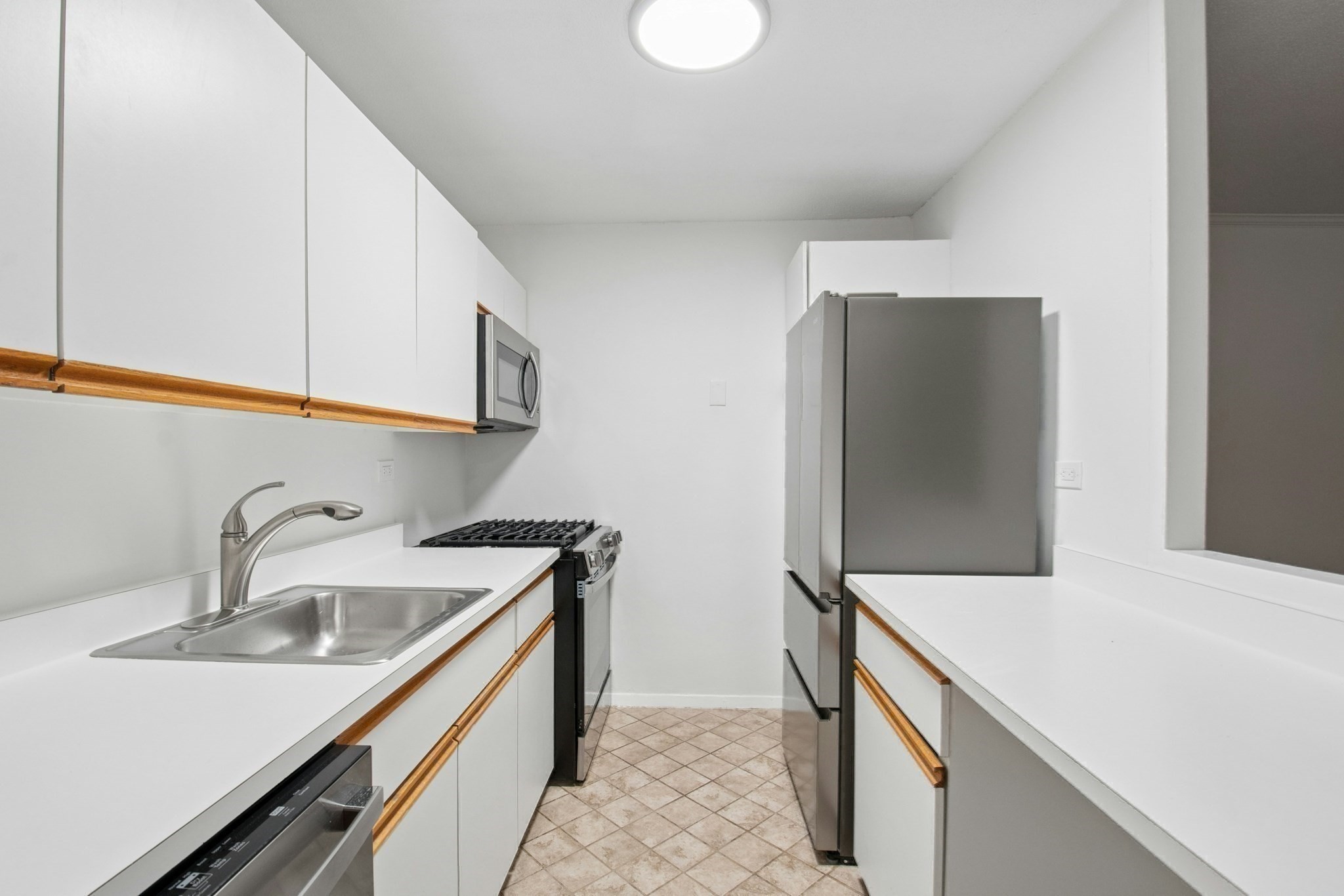 9 Hawthorne Pl # 2c Property Photo 5