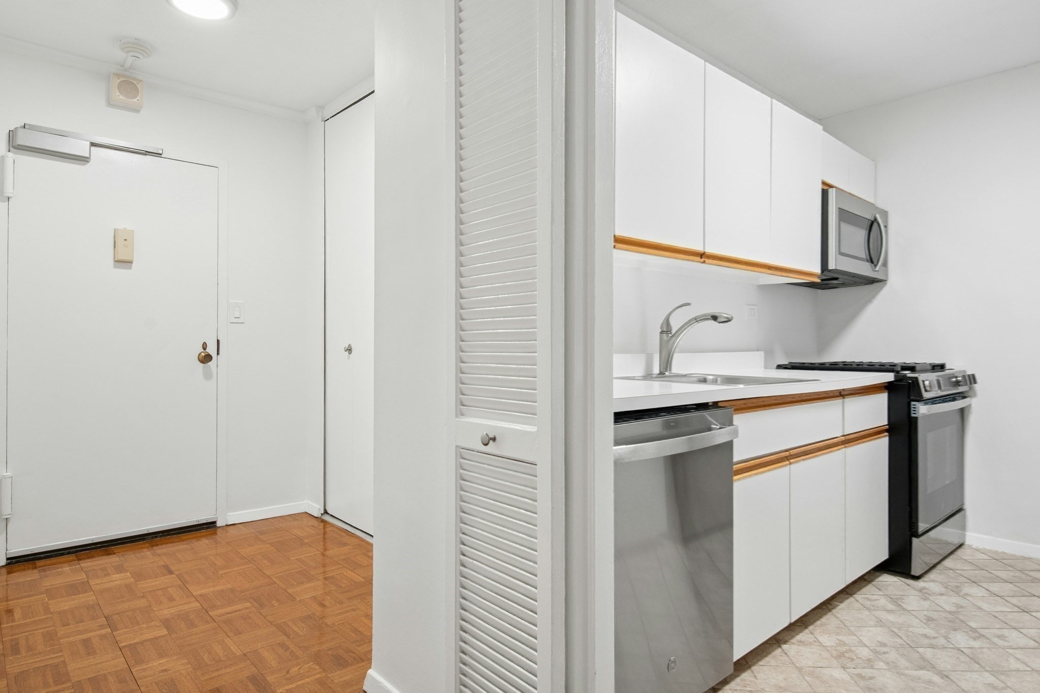 9 Hawthorne Pl # 2c Property Photo 16