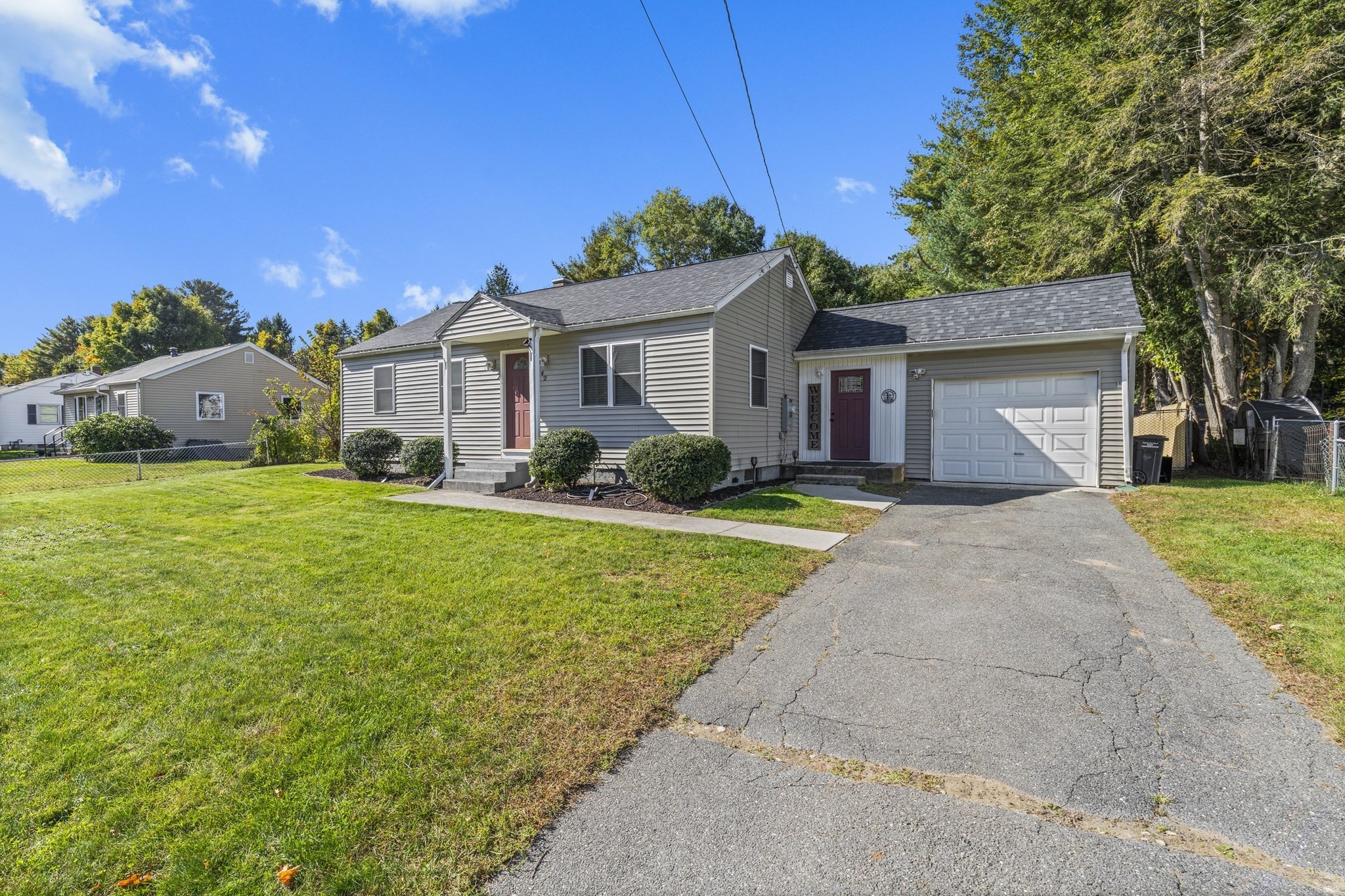 42 Holland Dr Property Photo 1