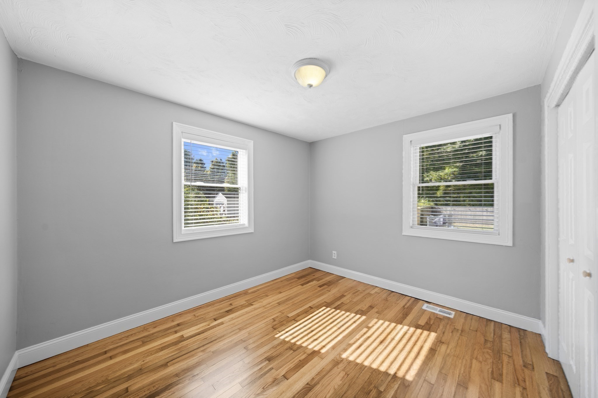 42 Holland Dr Property Photo 14