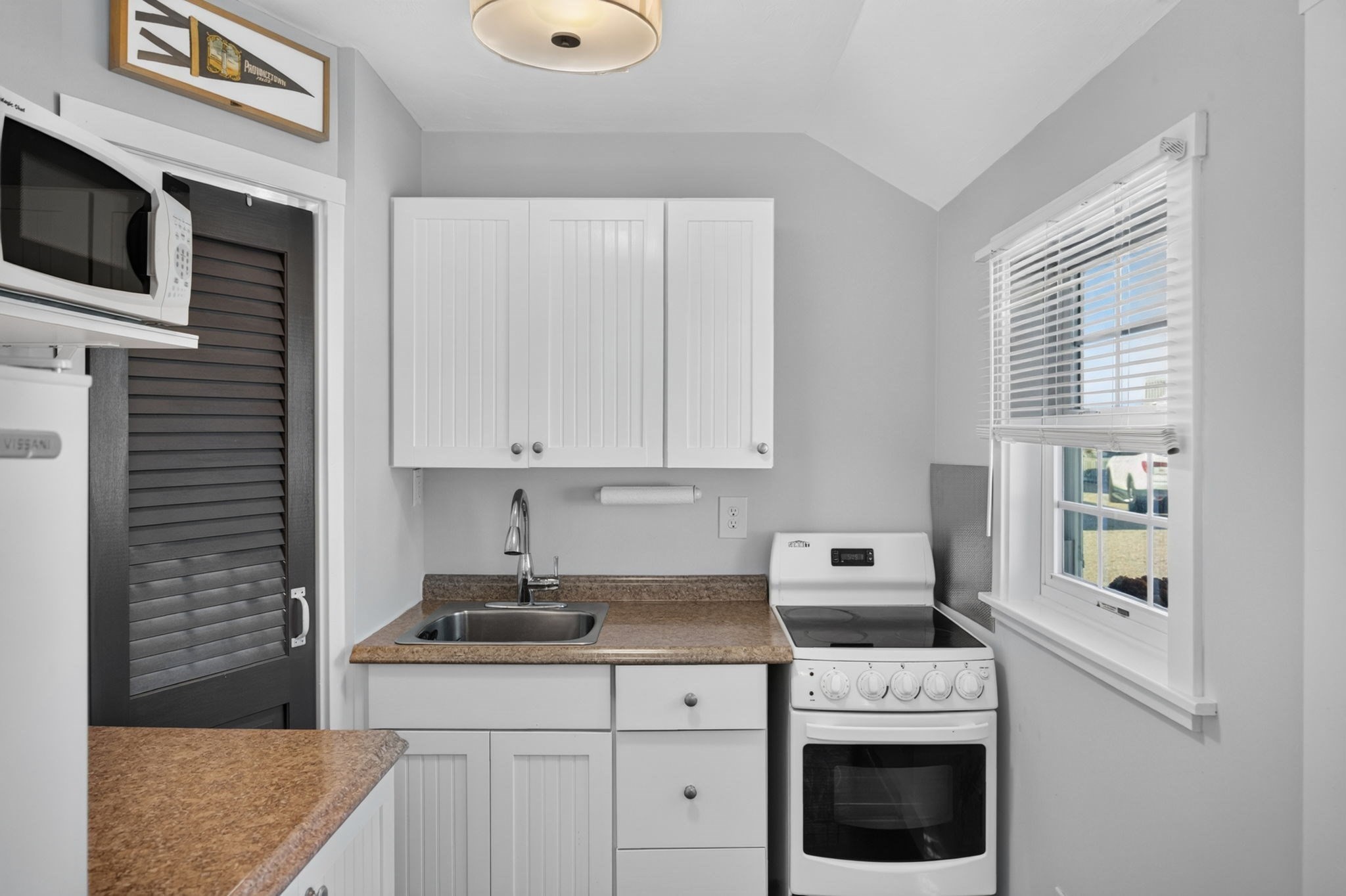 642 Shore Road # 3 Property Photo 13