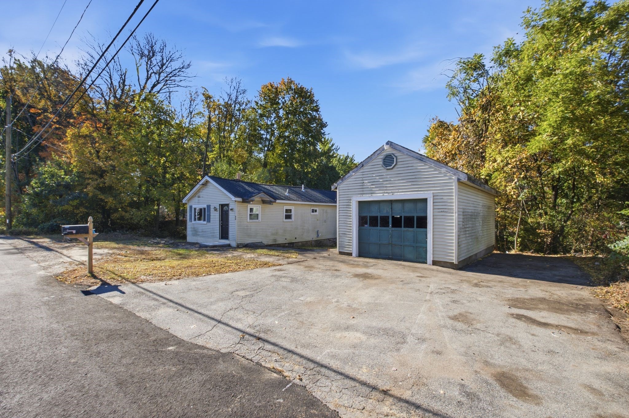20 Mills Dr Property Photo 2