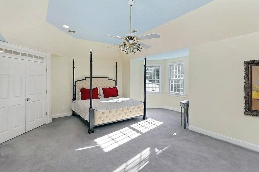 28 Meachen Property Photo 5