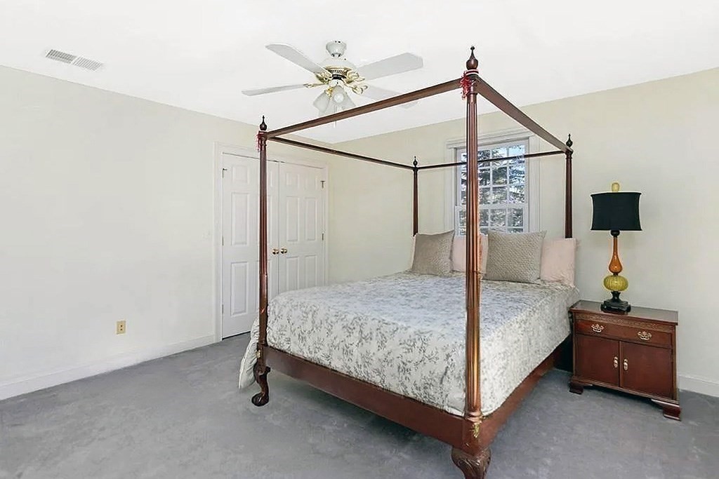 28 Meachen Property Photo 6