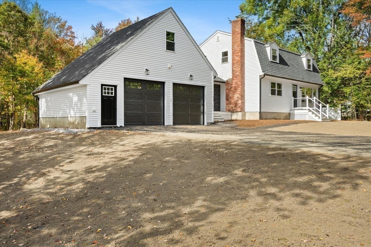 258 Poquanticut Ave Property Photo 6