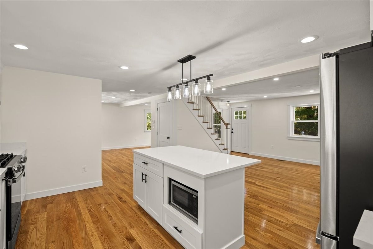258 Poquanticut Ave Property Photo 10