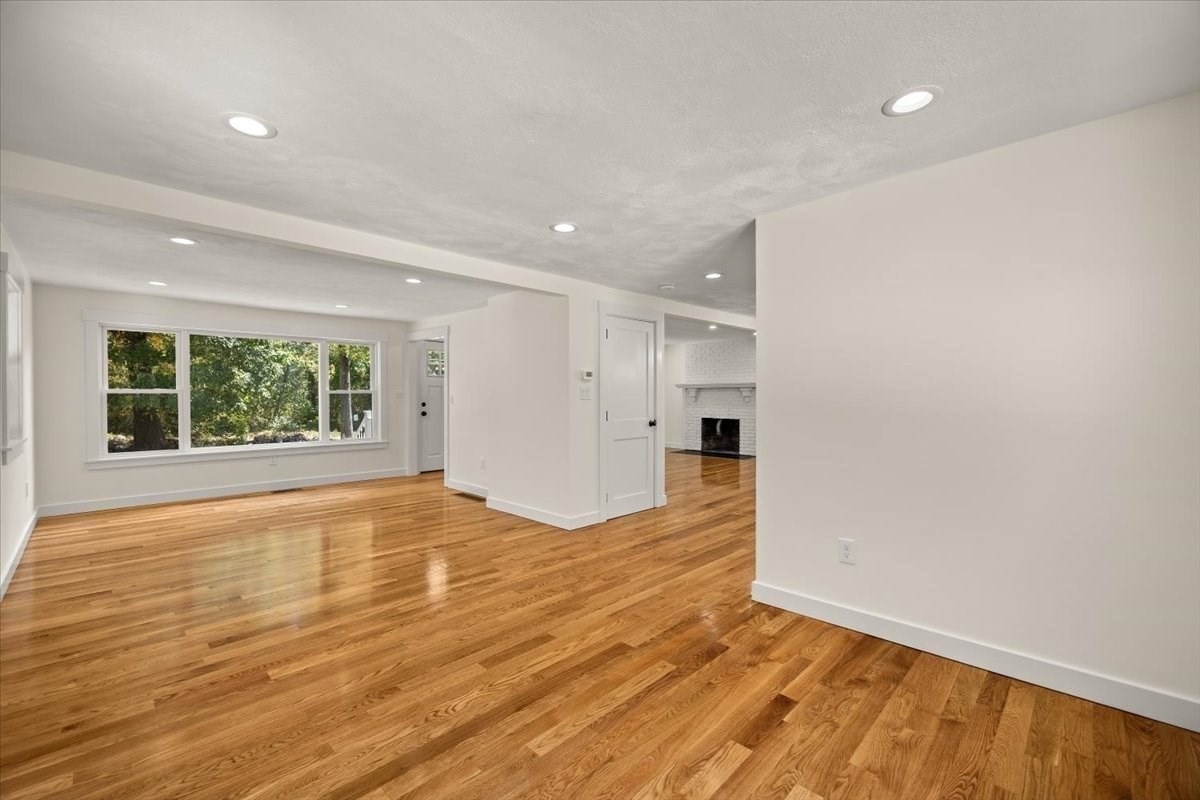 258 Poquanticut Ave Property Photo 12
