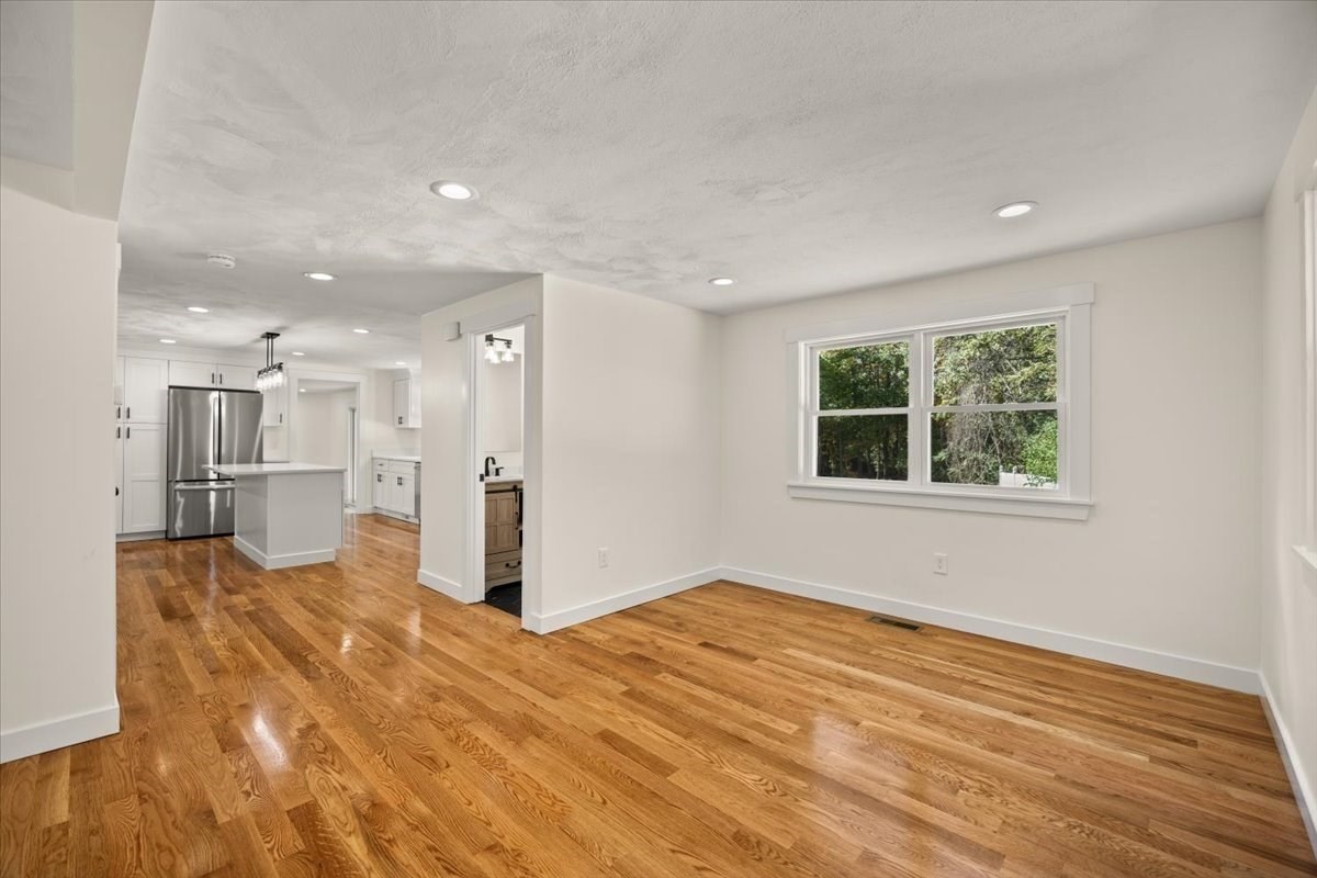 258 Poquanticut Ave Property Photo 13