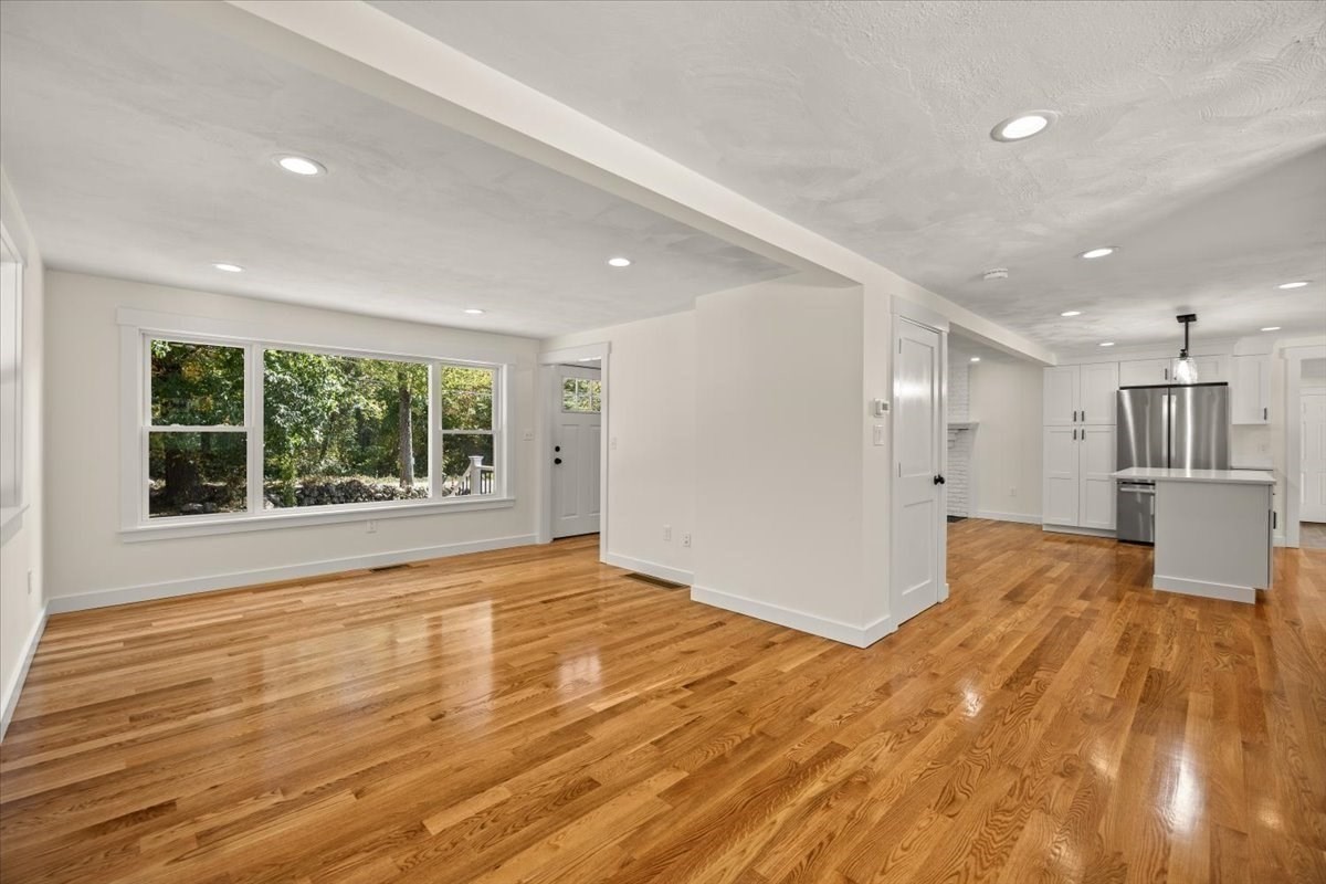 258 Poquanticut Ave Property Photo 14