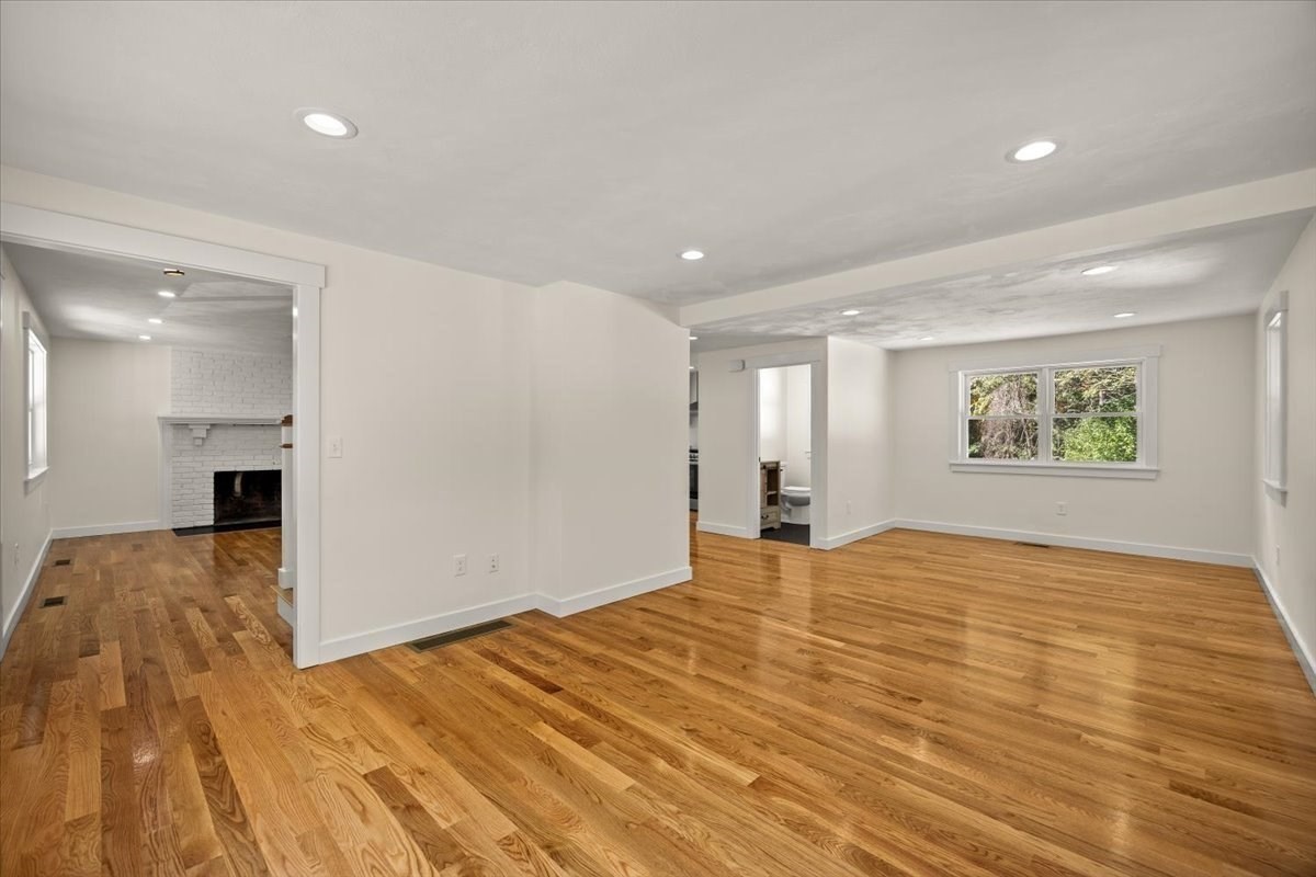 258 Poquanticut Ave Property Photo 16