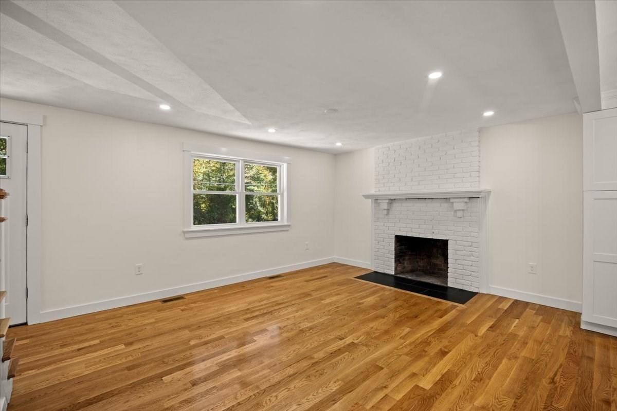 258 Poquanticut Ave Property Photo 21
