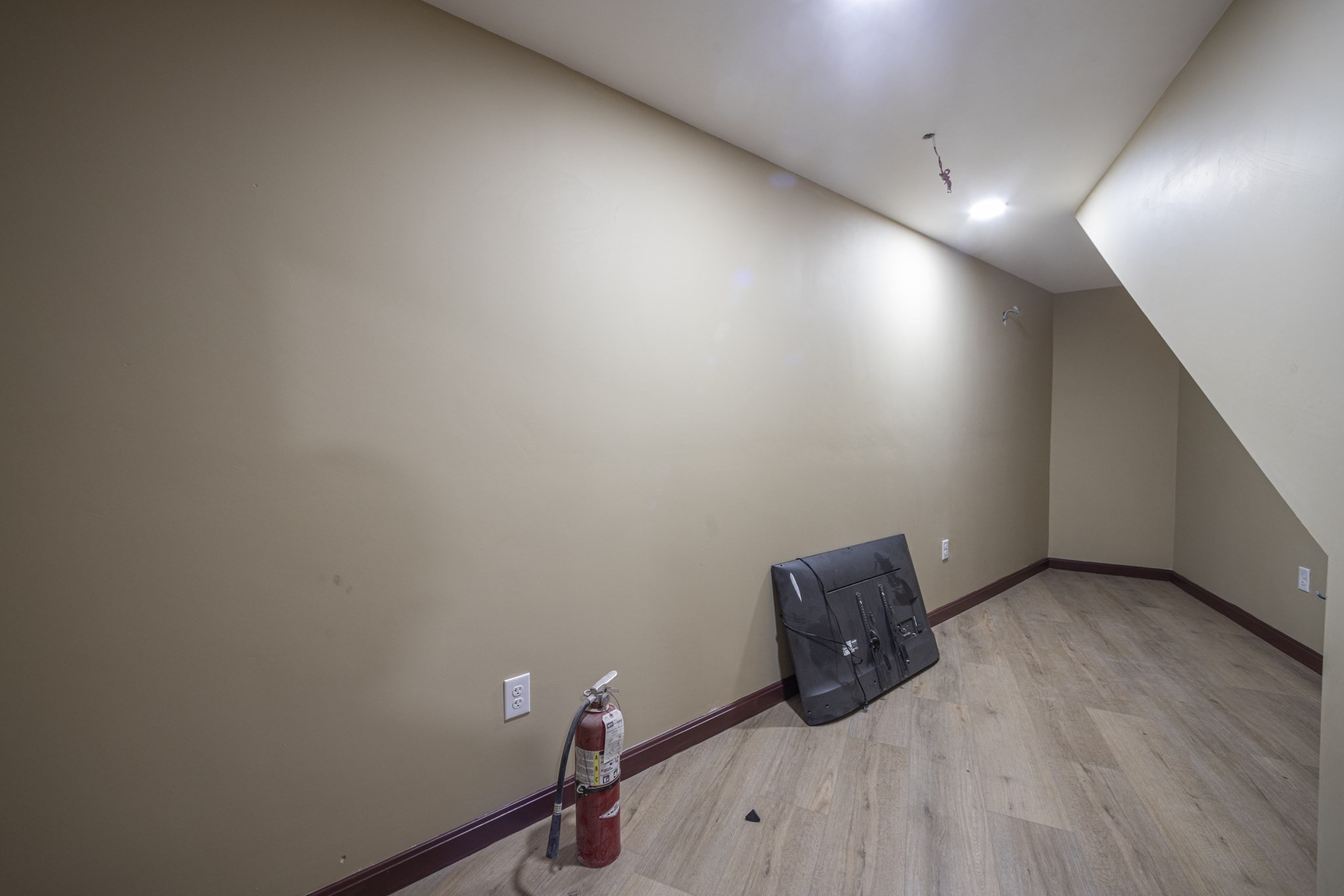 152 Washington St Property Photo 4