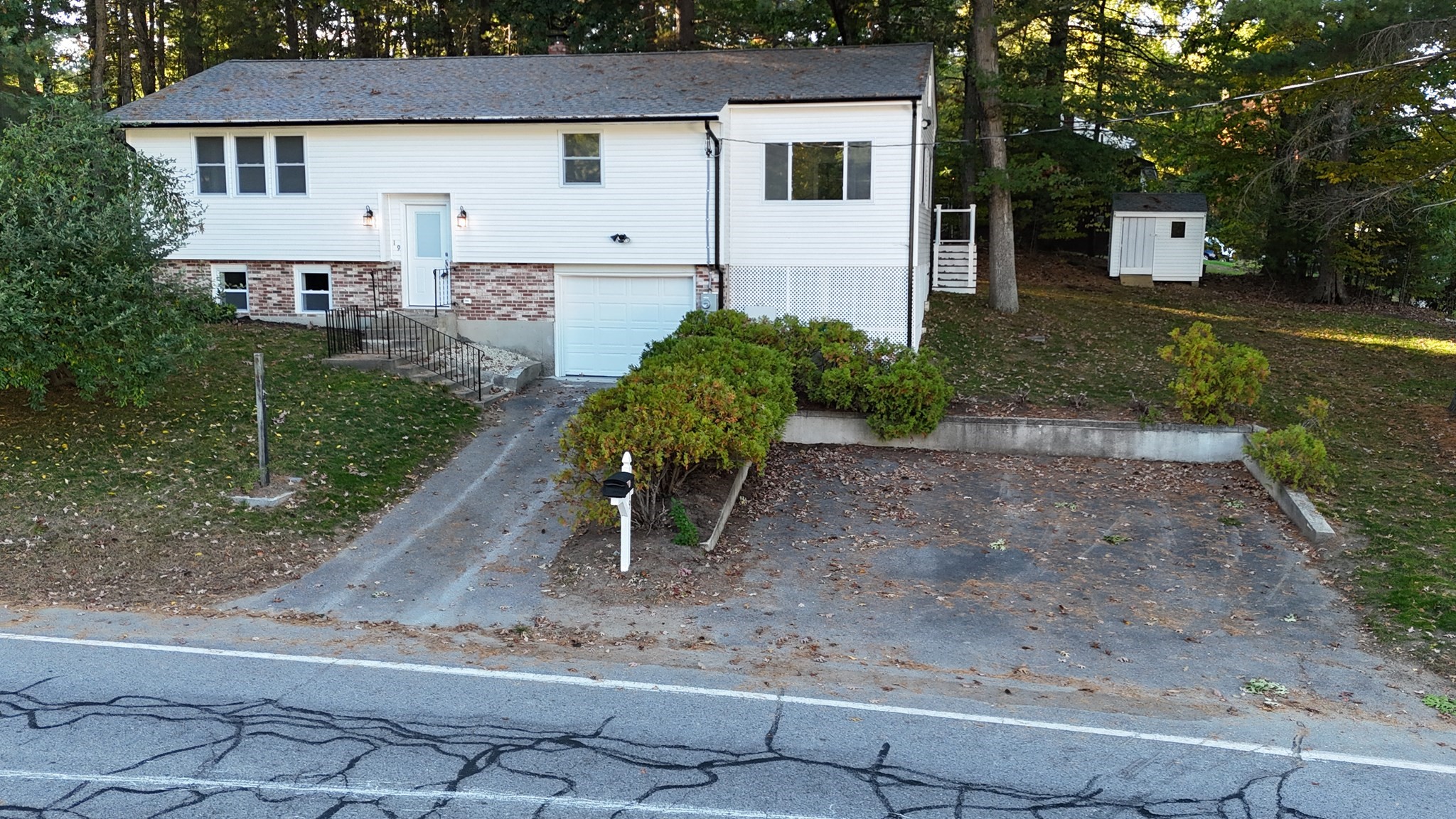 19 New Searles Rd Property Photo 1