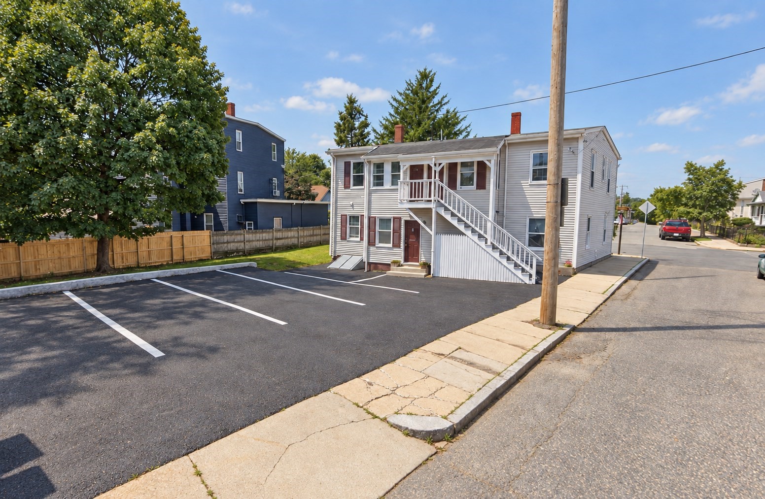 836 Canterbury St Property Photo 2