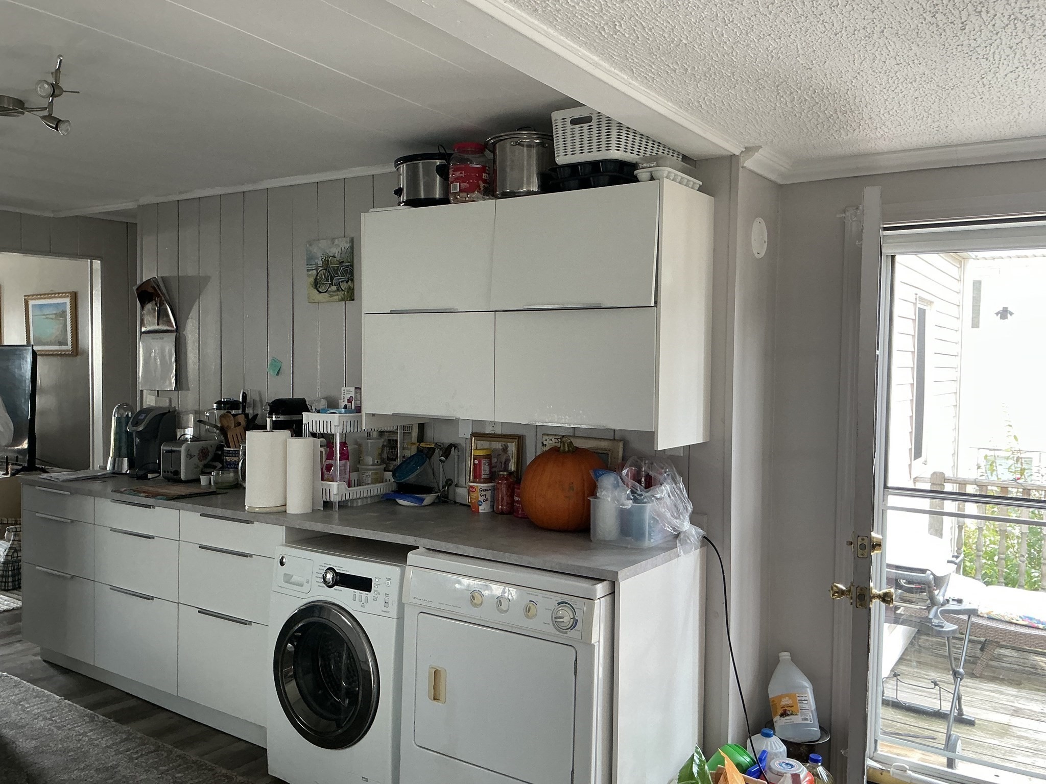 567 Nantasket Ave Property Photo 3