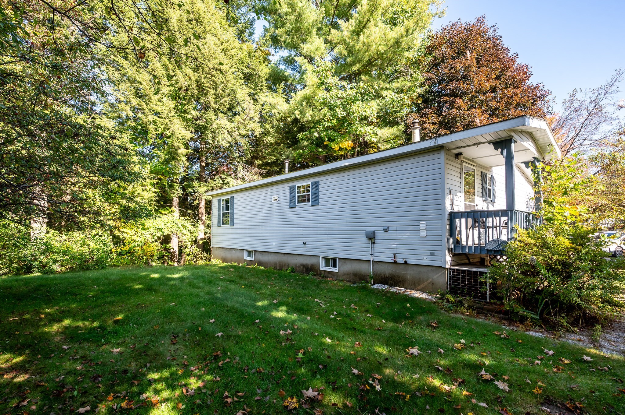 16 Lilac Ln Property Photo 3