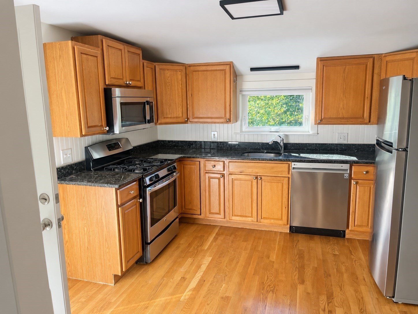 7 Kinsley # 3 Property Photo 3