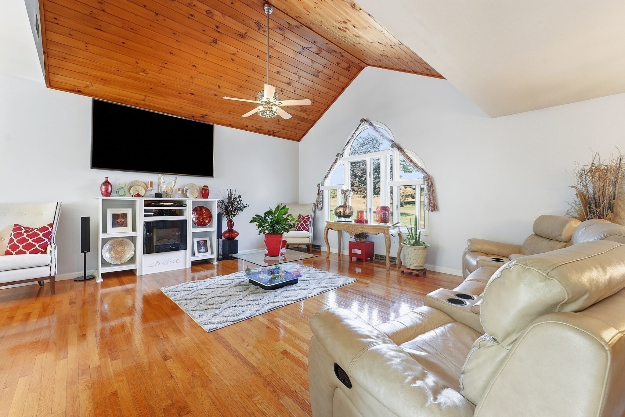 252 Elizabeth Dr. Property Photo 6
