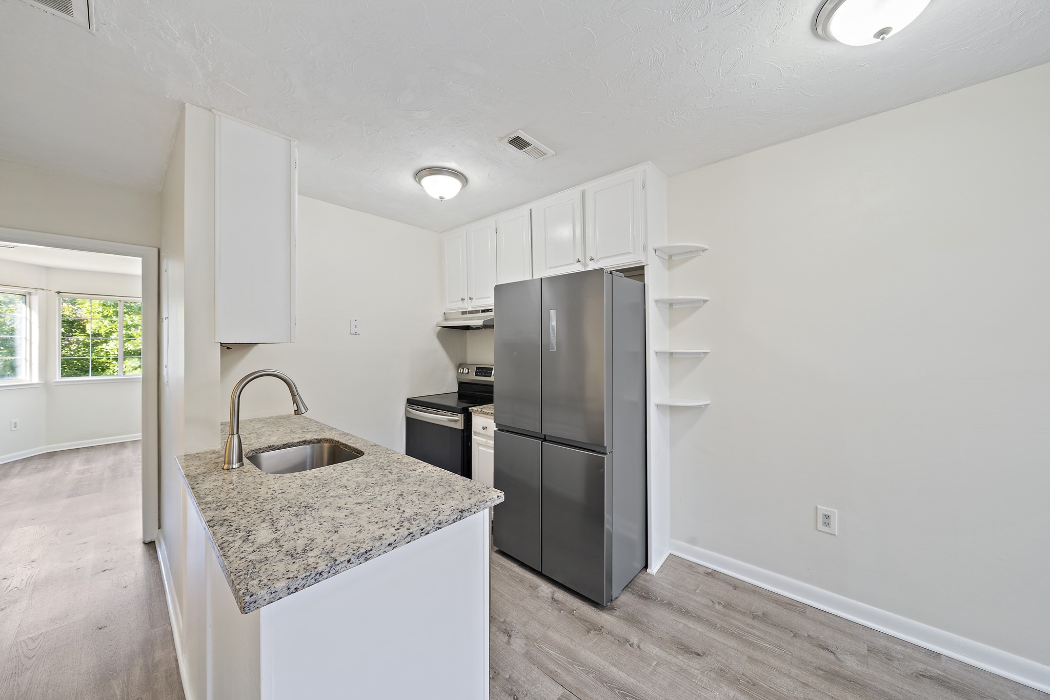 117 Tall Oaks Dr # H Property Photo 3