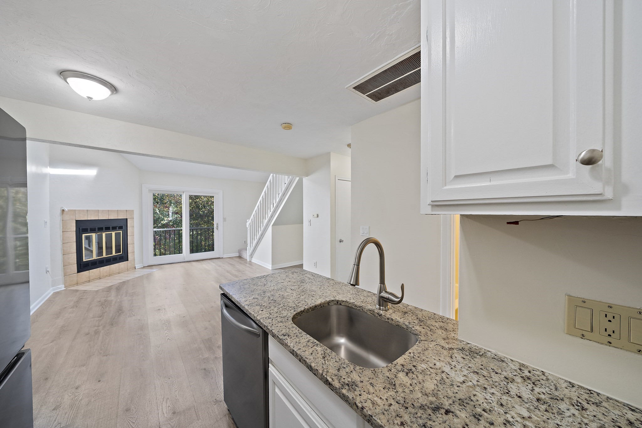 117 Tall Oaks Dr # H Property Photo 6