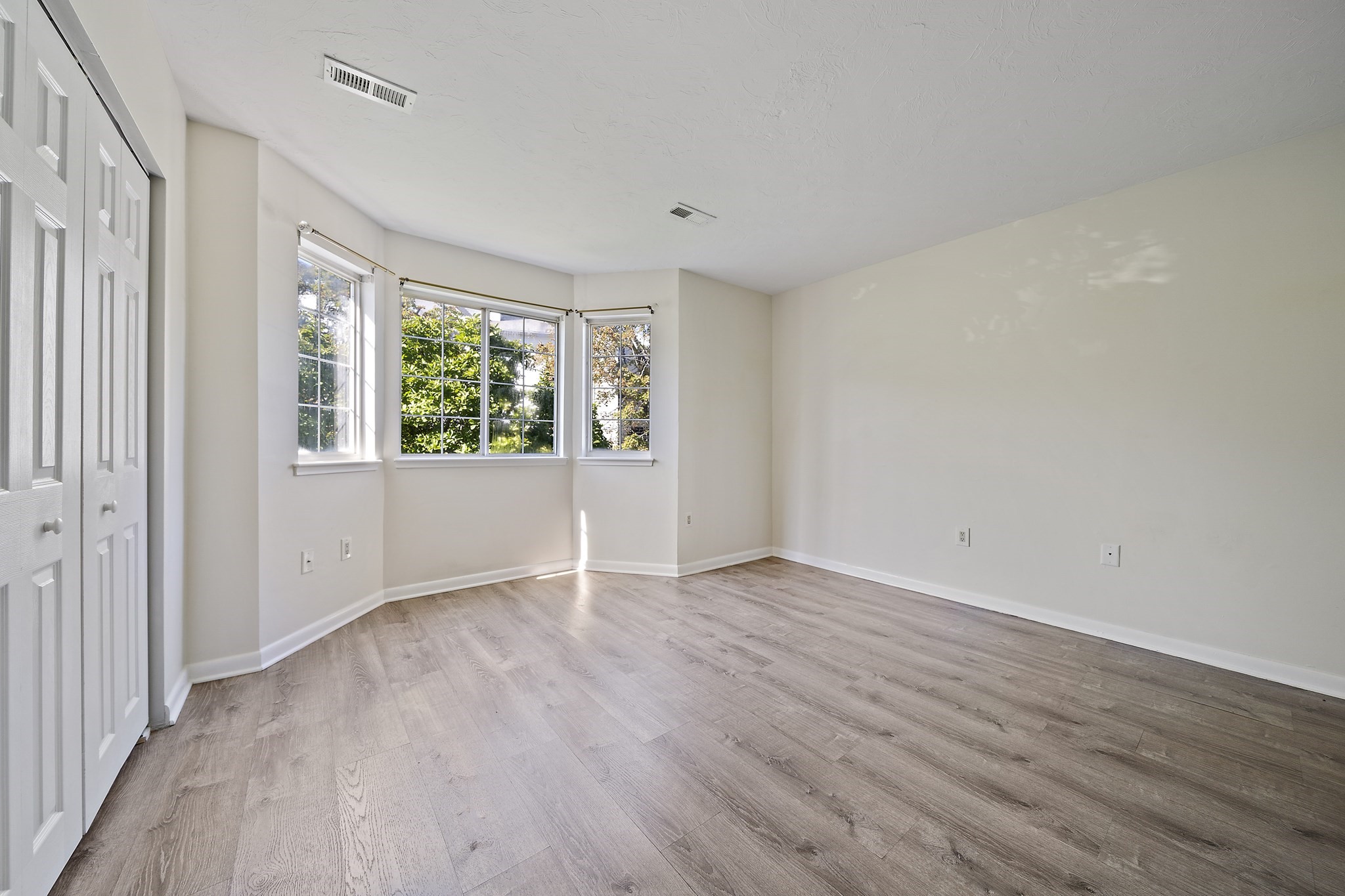 117 Tall Oaks Dr # H Property Photo 11