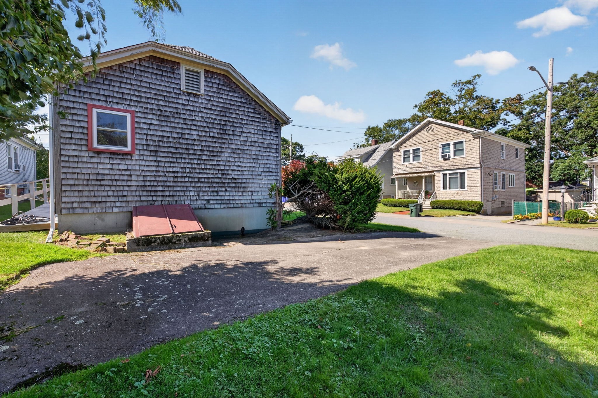 63 Hemlock St Property Photo 4